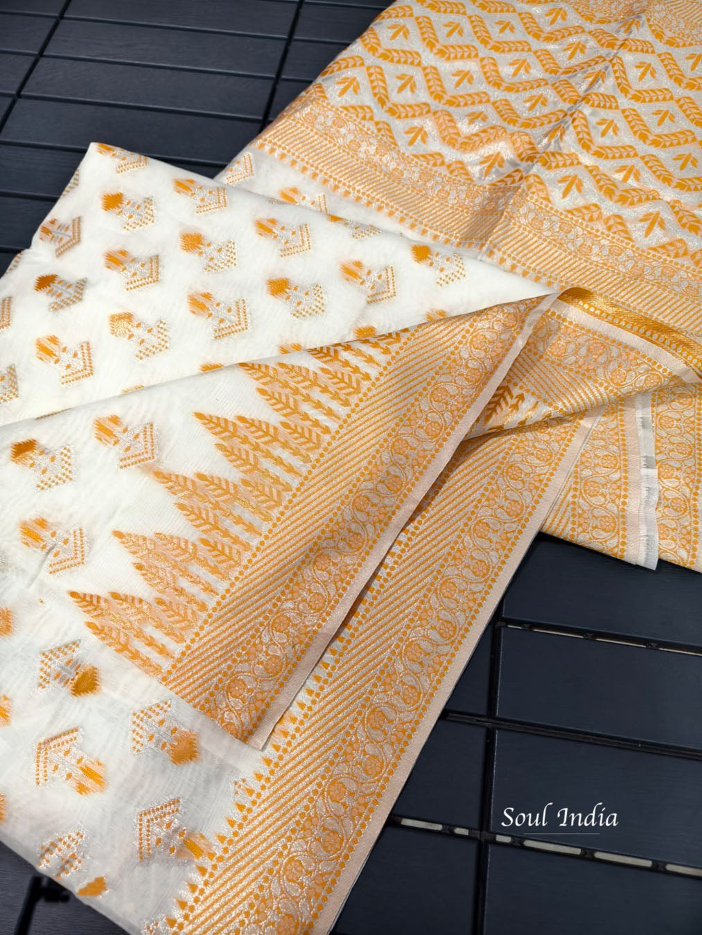 Semi Munga Jamdani - Off White & Yellow