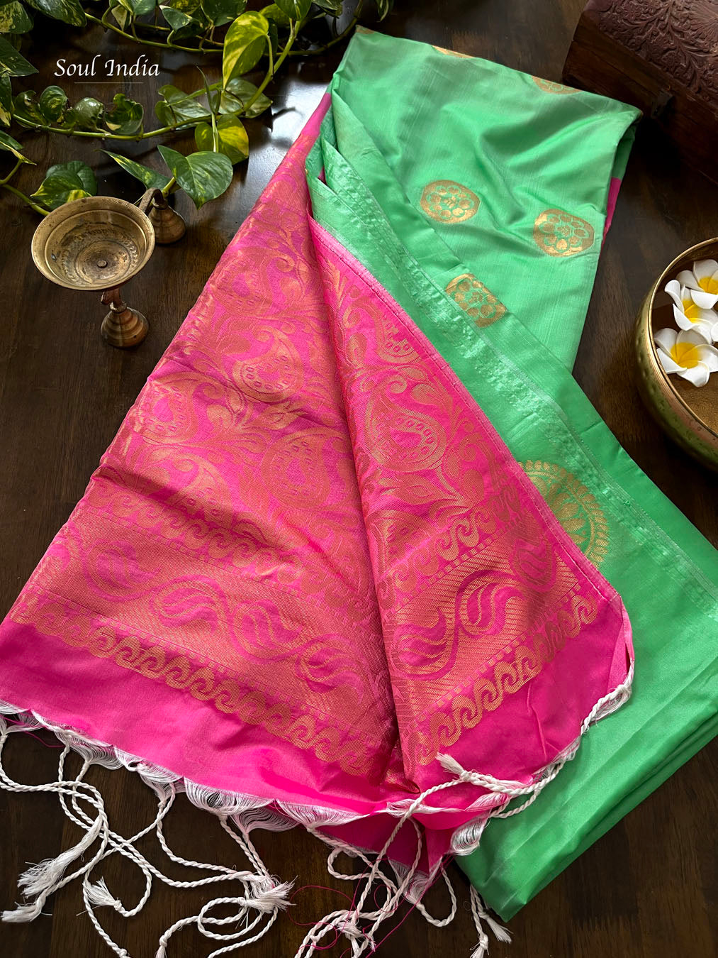 Banarasi Silk Saree With Woven Work - Green