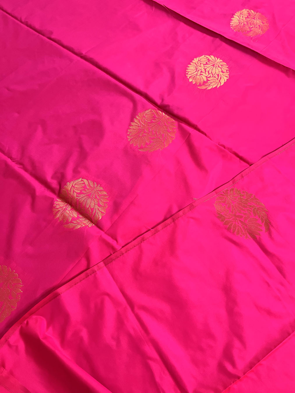 Banarasi Silk Saree With Woven Work - Pink