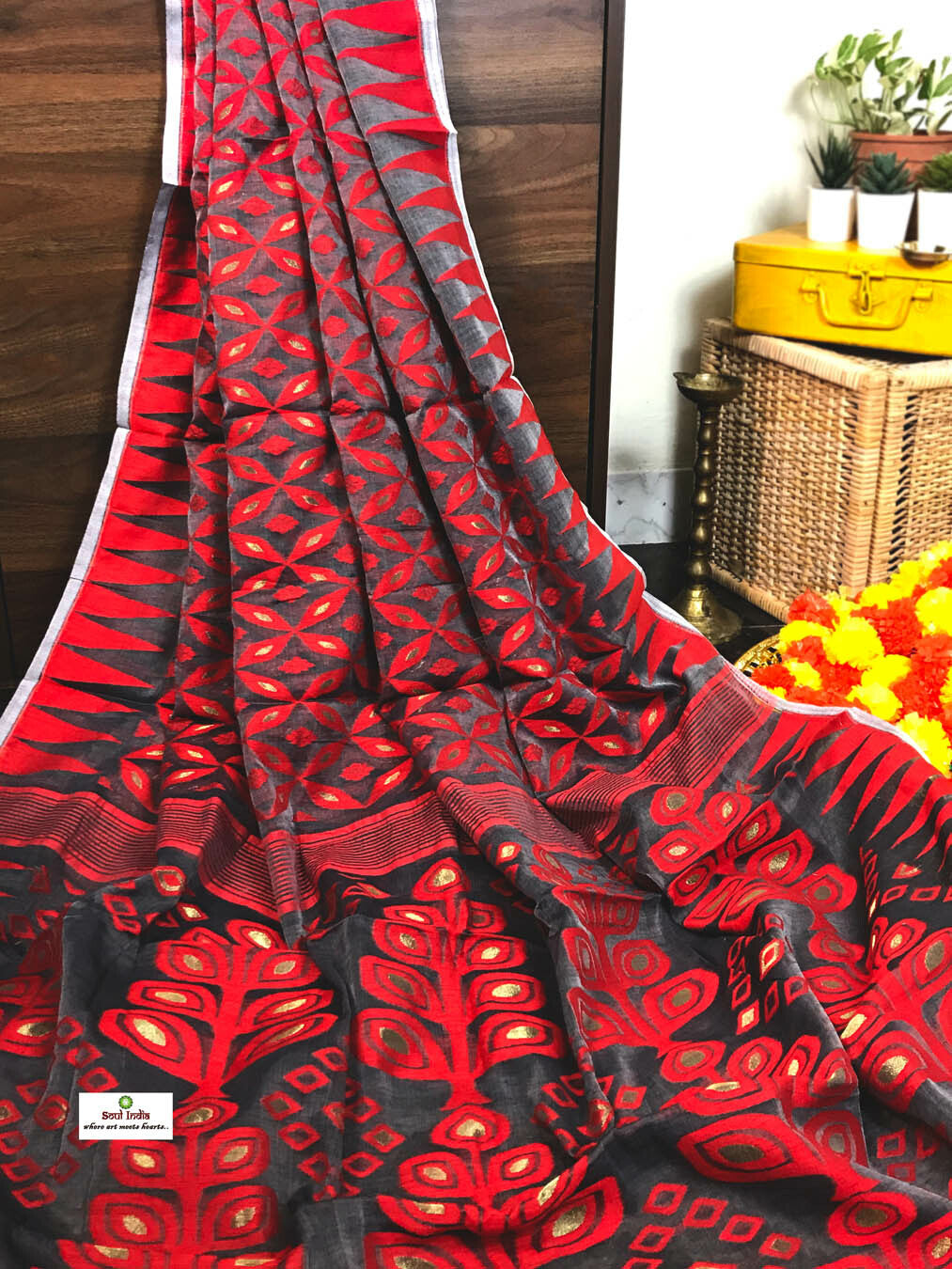 Jamdani Saree With All Over Floral Work