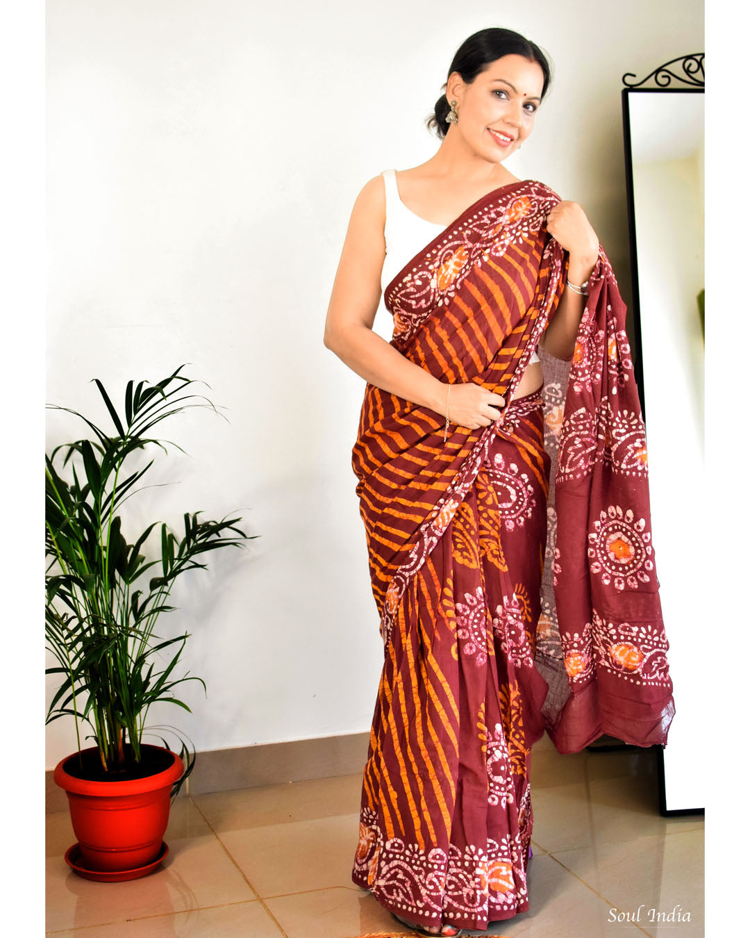 Mulmul Cotton Hand Crack Batik Print Saree - Maroon