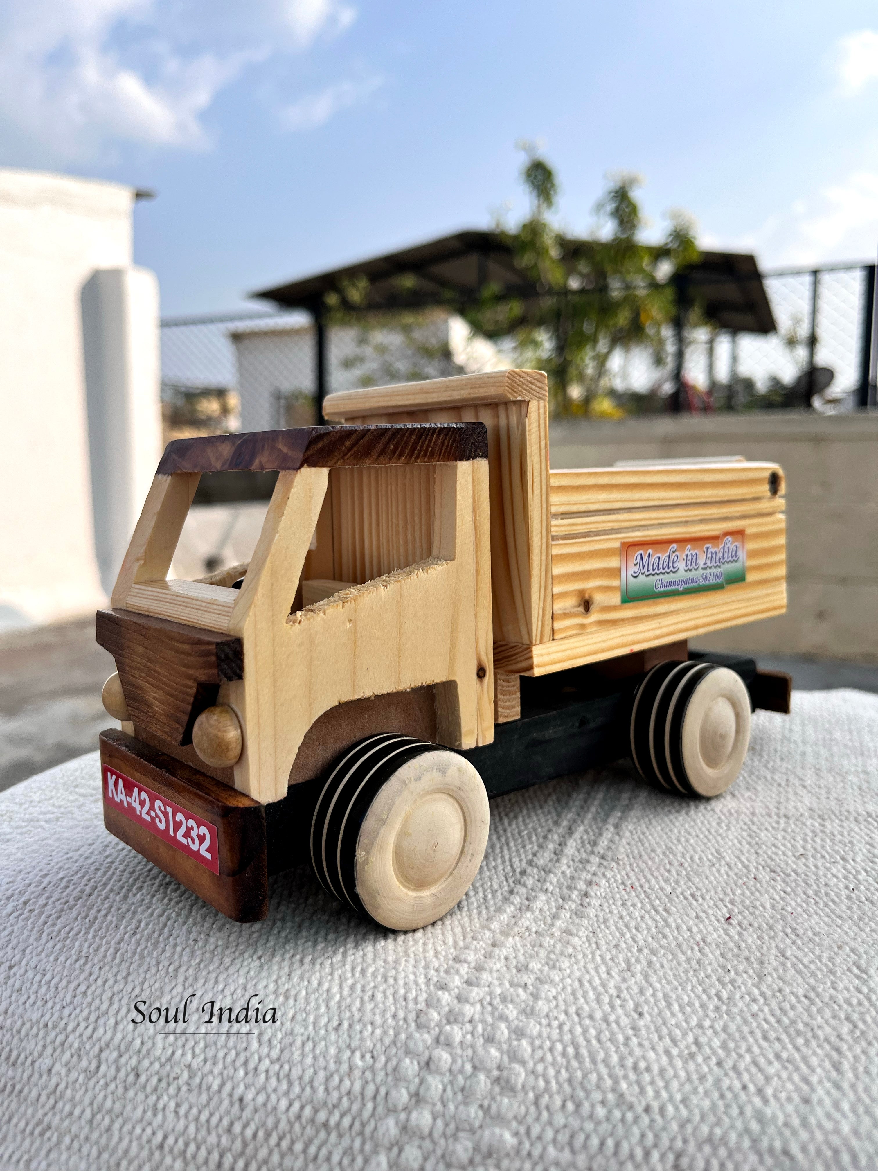 Handcrafted GI TAGGED Channapatna Wooden Truck – Soul India