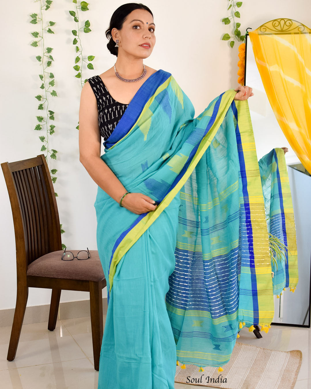 Handloom Khadi Cotton Saree With Woven Design - Green